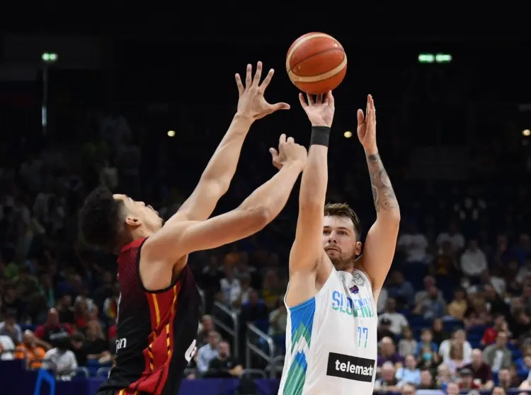 詹姆斯扣篮 詹姆斯扣篮