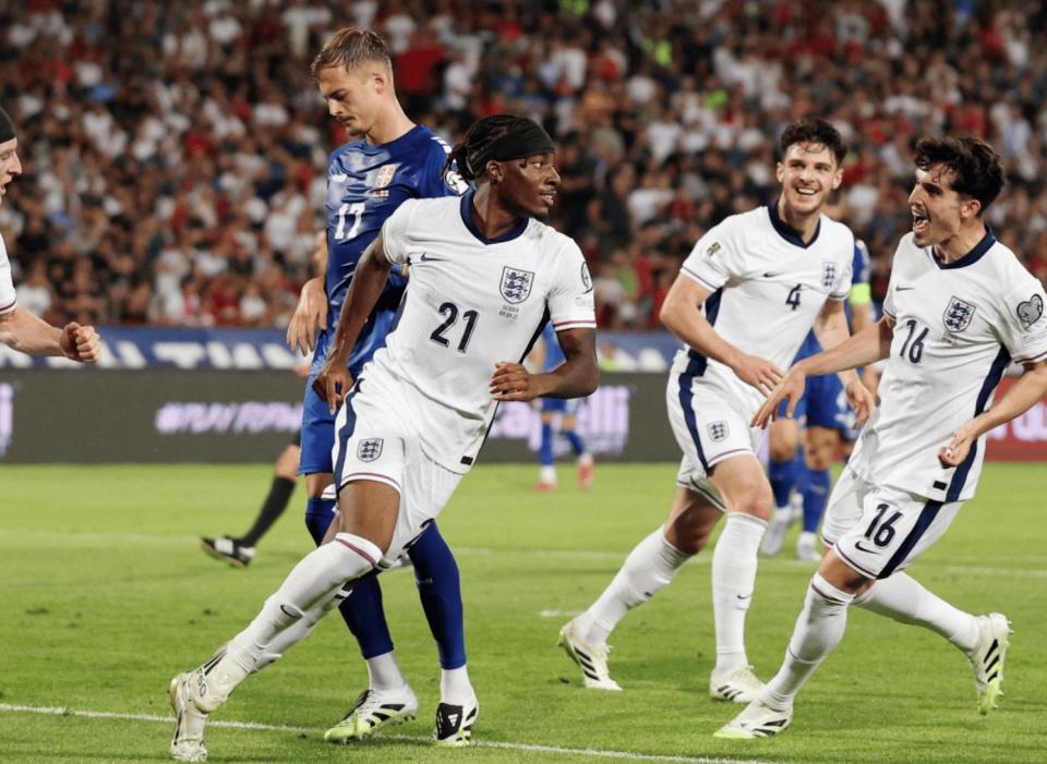 锋本色完成, 天降再度头, 世界排名