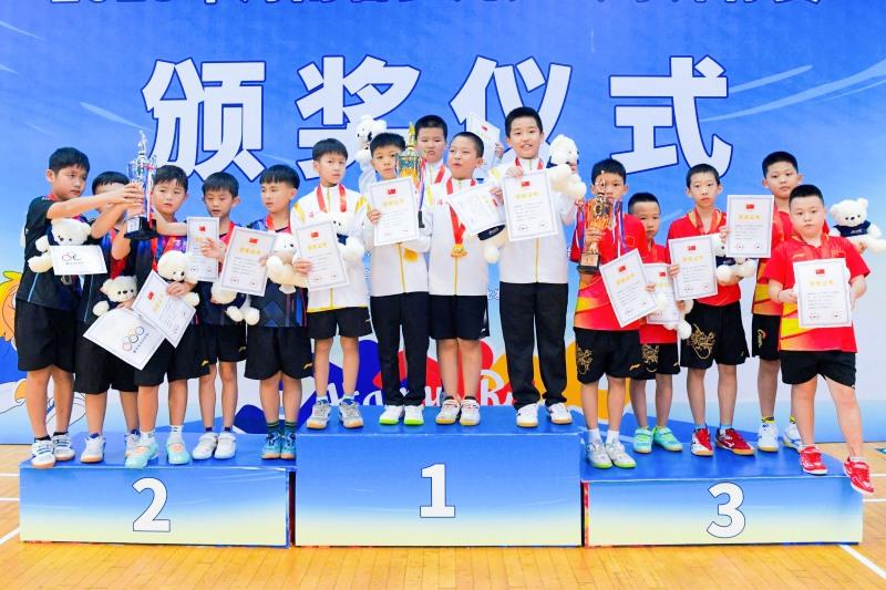 各界对青少, 的青少儿们, 年海南省少