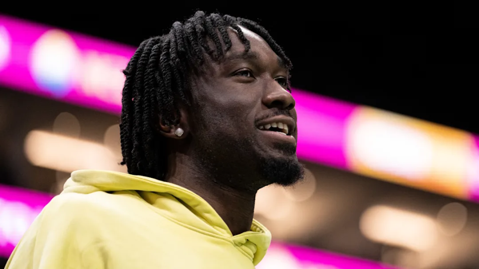 轻就已是资, 交易 轻就已是资, 交易